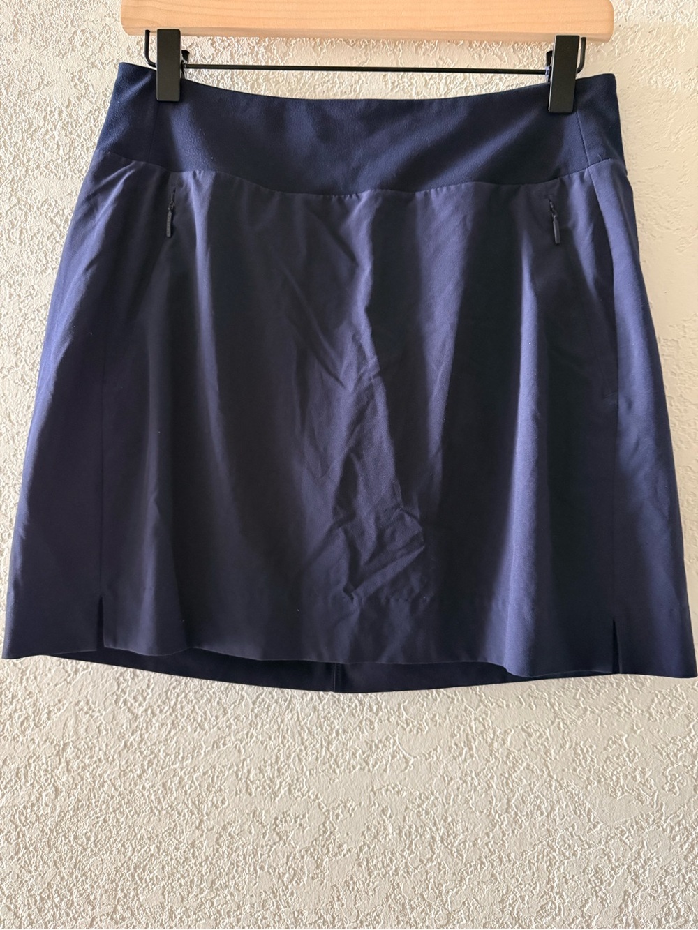 ATHLETA Soho Dark Navy Skort Lightweight Athleisure Zipper Pockets Womens Sz 6